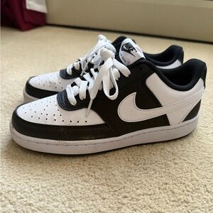 Nike Womens Black and White Low-Top Sneakers